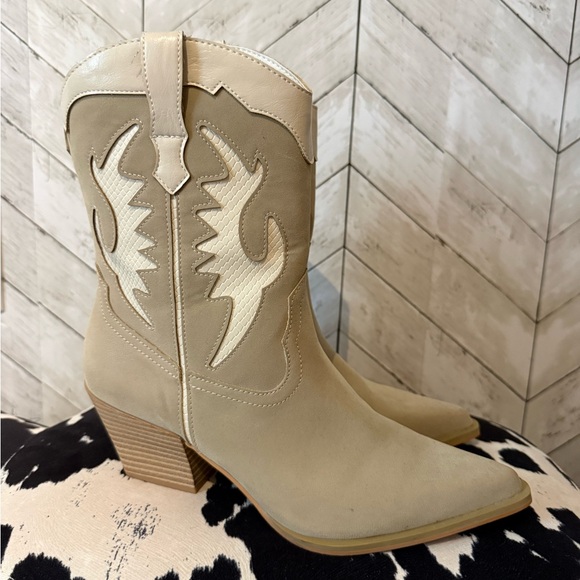 Women’s Western Ankle Boots in Light Taupe - Picture 2 of 4